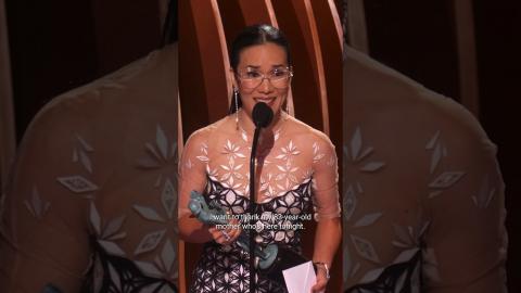 Pearls and Tevas, though. ???? #SAGAwards #AliWong #Beef