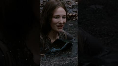 Cate Blanchett gets stuck in mud #RobinHood #RusselCrowe