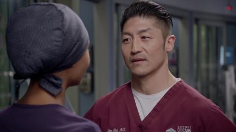 Chicago Med 5x19 — April/Ethan Fight