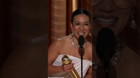 #AliWong wins her first-ever #GoldenGlobe for Best Female Actor in a Limited Series. ???????????? #S