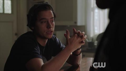 'Riverdale' 3x17 Jughead Explains His 'Cold War' With Gladys