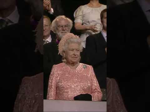 JAMES BOND & QUEEN ELIZABETH Parachuting at London Olympics