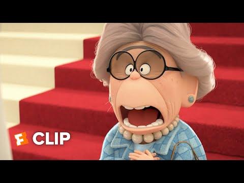 The Bad Guys Clip - Wolf Helps an Elderly Lady (2022) | Movieclips Coming Soon