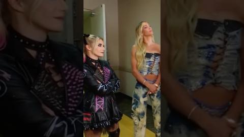 It’s getting tense between Charlotte Flair & Alexa Bliss ???? #WWE #SmackDown