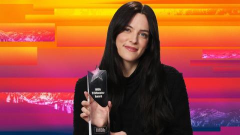 Riley Keough Accepts the IMDb “Fan Favorite” STARmeter Award