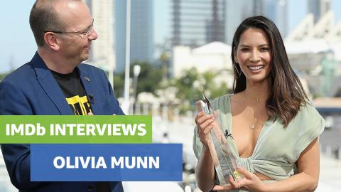 Olivia Munn Wins Fan Favorite Award