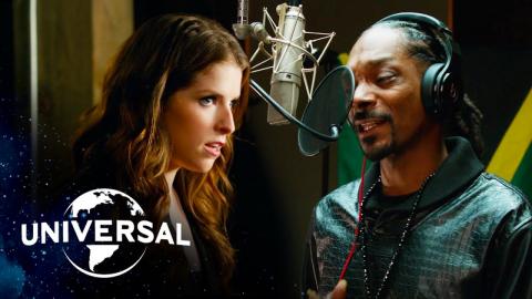 Pitch Perfect 2 | Snoop Dogg x Anna Kendrick - "Winter Wonderland / Here Comes Santa Claus"