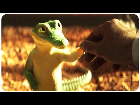 Baby Crocodile is Shaking Hands - LYLE, LYLE CROCODILE Scene