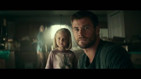 12 STRONG - Chris Hemsworth BTS :60 (Now Playing)